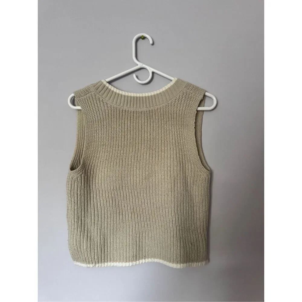 H&M divided women’s crème sweater vest size‎ small